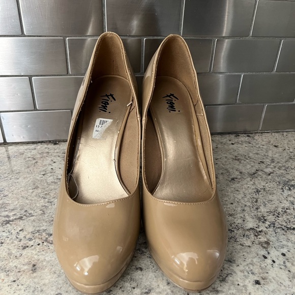 Beige heels - Picture 5 of 5